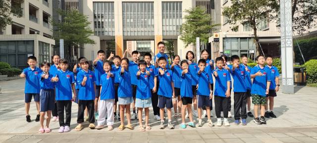26 名横琴青少年游泳队队员在广东省小学