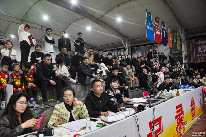 中小学生篮球战术_中小学生篮球比赛方案_中小学生篮球配合比赛规则