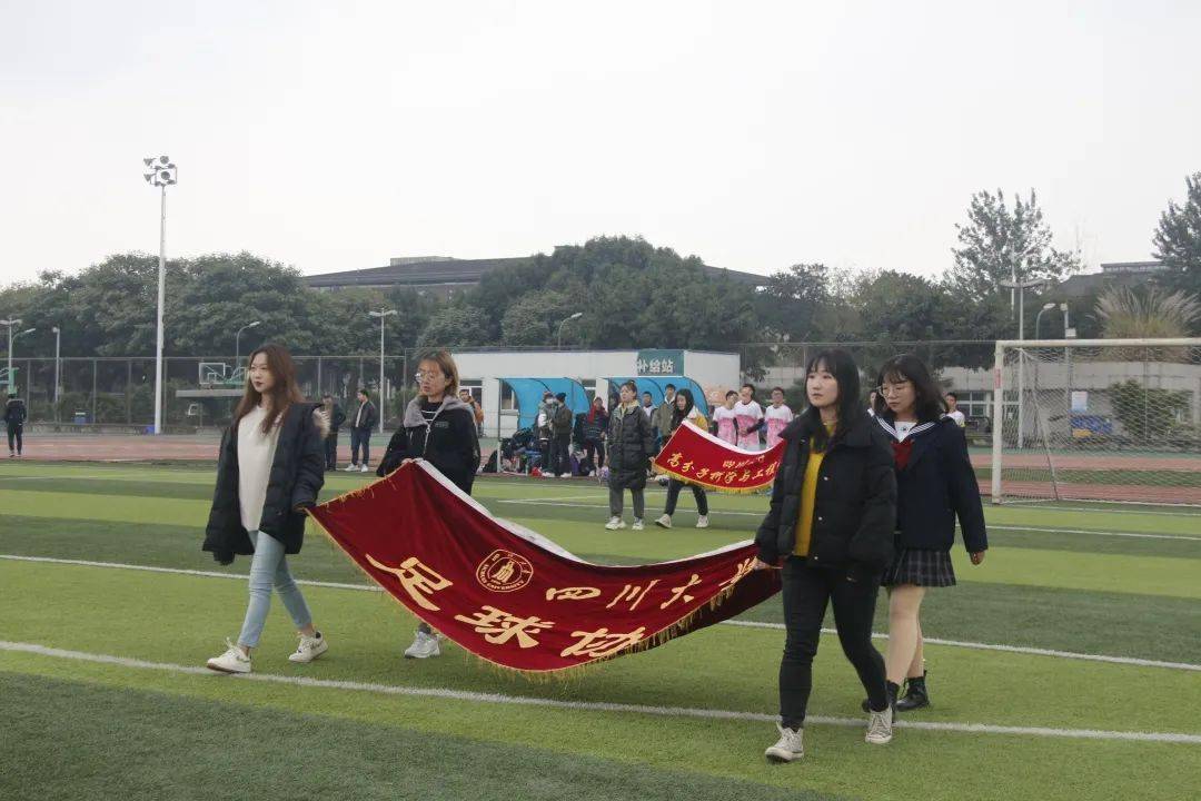 我想看足球冠军_足球怎么拿冠军视频_足球夺冠瞬间视频欣赏