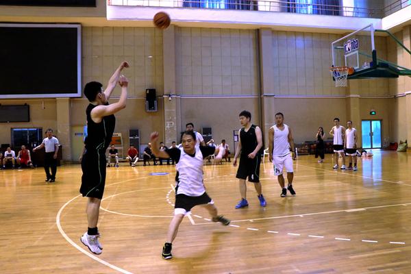 苏州大学文正学院蝉联苏州大学教工三人制篮球赛冠军