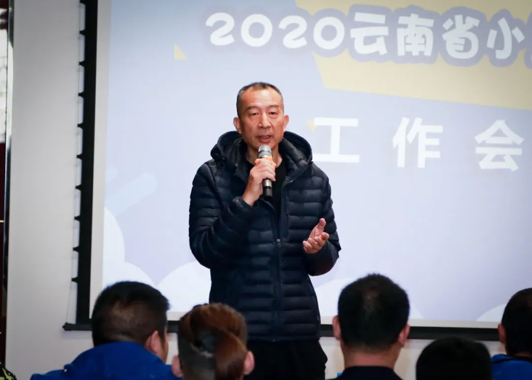 篮球防守规则大全_u6篮球防守规则_篮球防守规则弓箭步