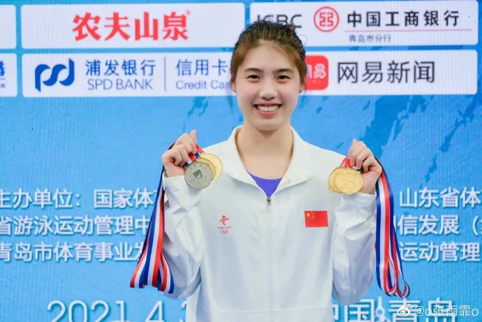 女子游泳冠军腹肌_游泳腹肌女子冠军视频_游泳冠军的腹肌