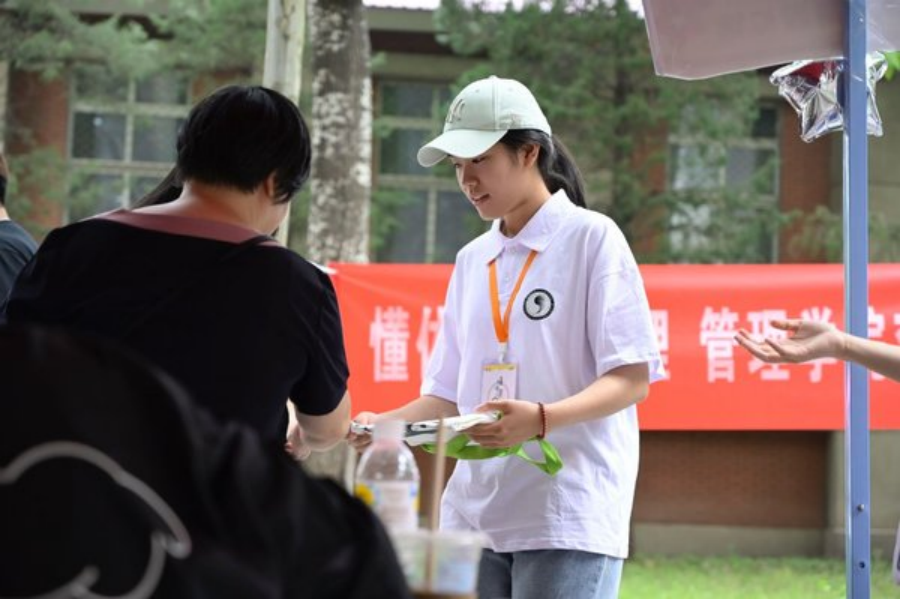祝贺足球冠军的话_祝足球教练比赛取得冠军的文案_足球比赛祝福语感谢教练