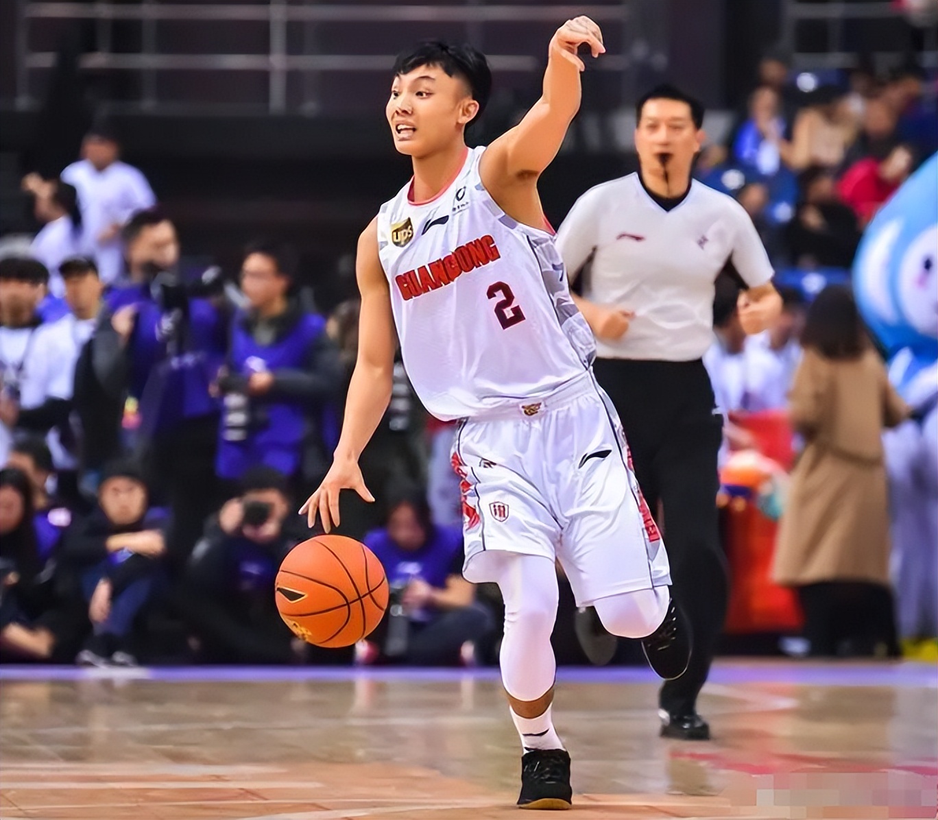 篮球隔扣壁纸_篮球规则隔扣_篮球隔扣不犯规吗