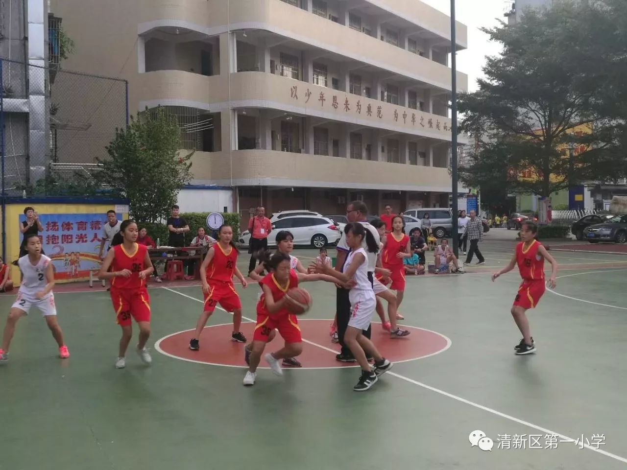 去年中小学生篮球比赛冠军是谁_全国篮球小学生冠军_中小学篮球赛夺冠