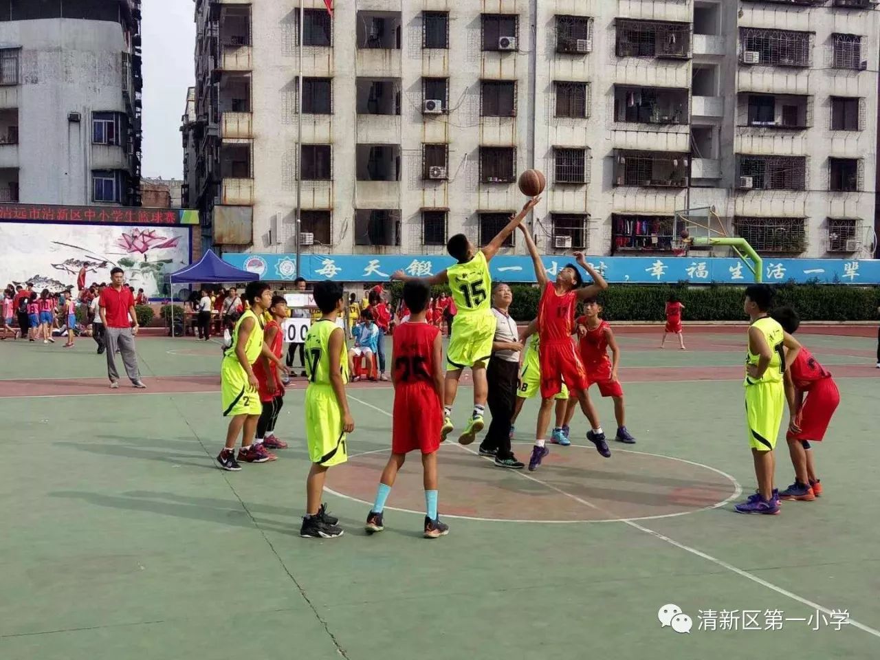 全国篮球小学生冠军_去年中小学生篮球比赛冠军是谁_中小学篮球赛夺冠