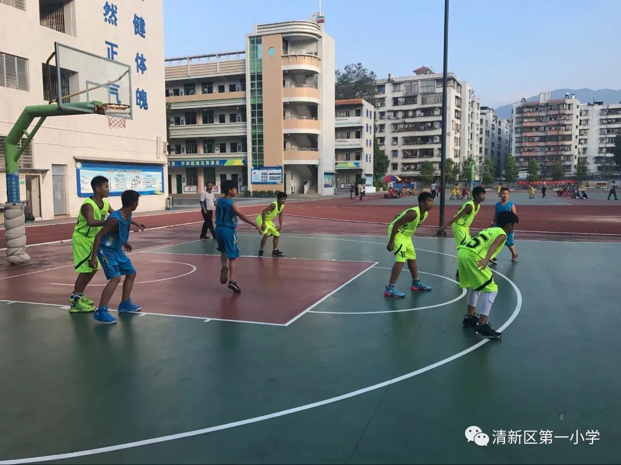 中小学篮球赛夺冠_全国篮球小学生冠军_去年中小学生篮球比赛冠军是谁