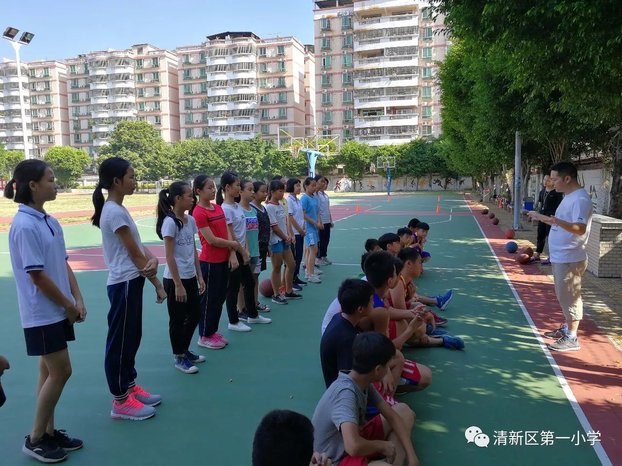去年中小学生篮球比赛冠军是谁_全国篮球小学生冠军_中小学篮球赛夺冠
