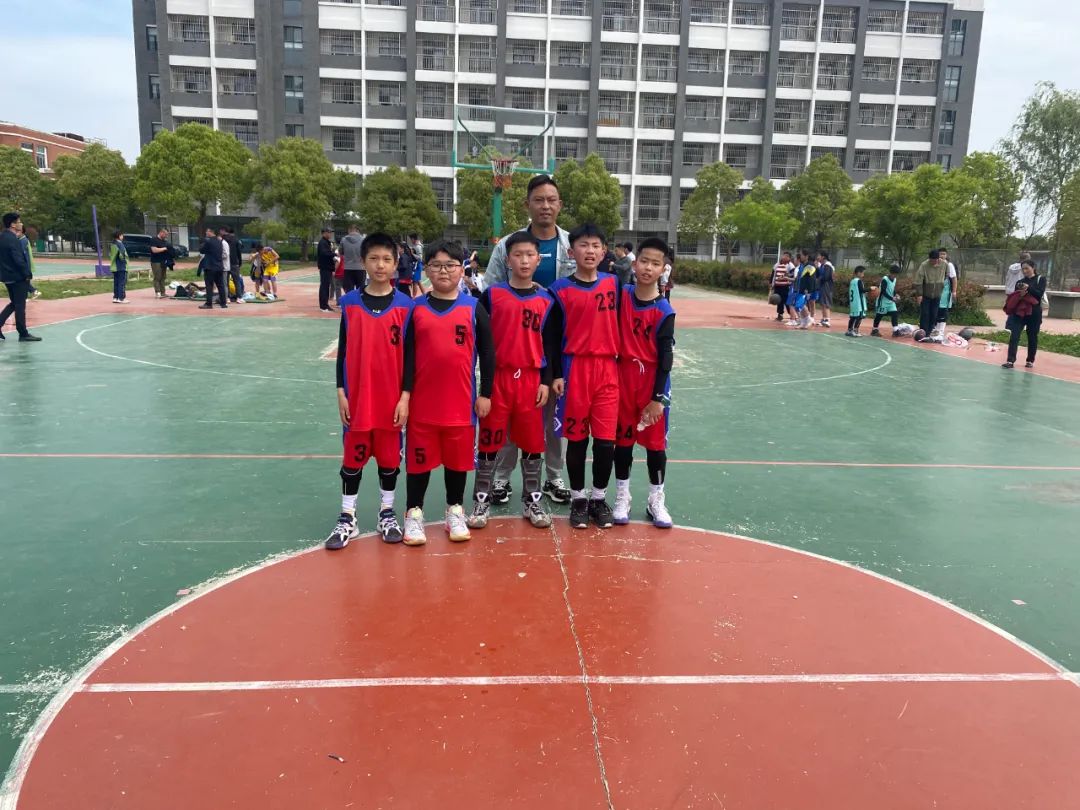 去年中小学生篮球比赛冠军是谁_中小篮球冠军去年比赛学生是谁_全国篮球小学生冠军