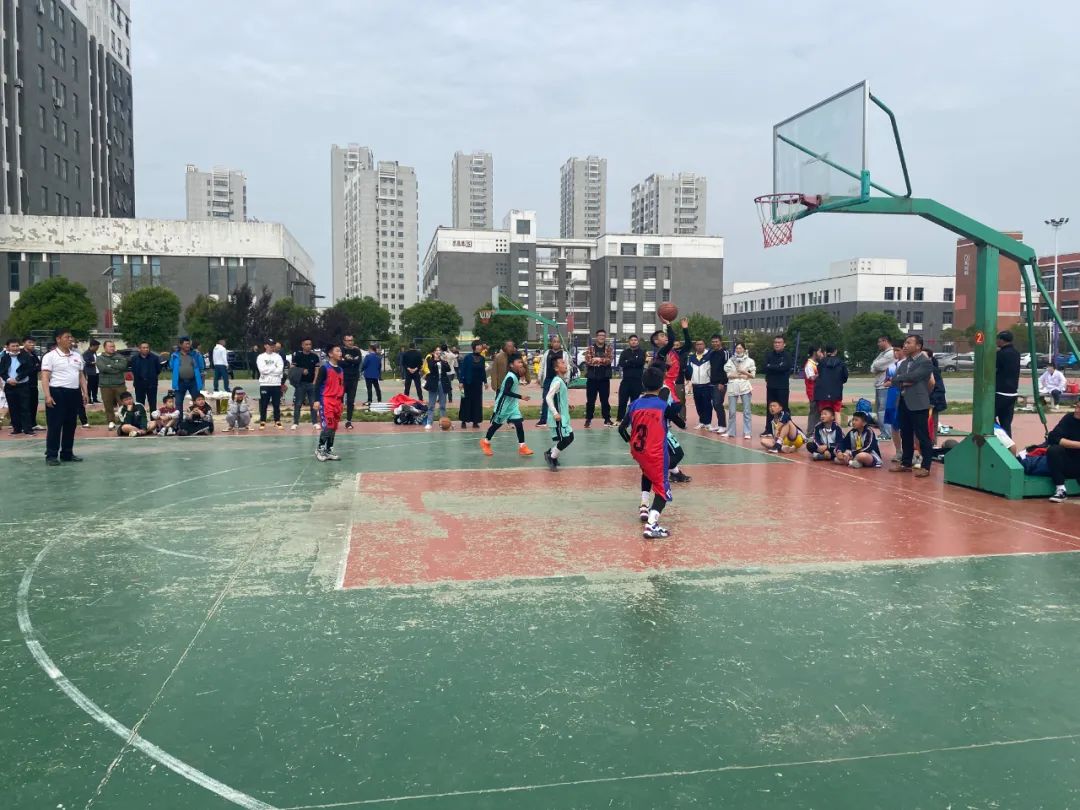 全国篮球小学生冠军_去年中小学生篮球比赛冠军是谁_中小篮球冠军去年比赛学生是谁