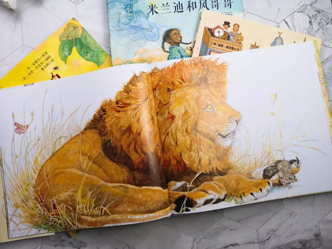 手绘家庭照片_家庭插画_家庭日常插画手绘图